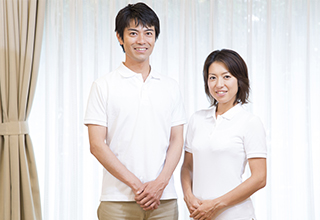 要介護状態の場合、ケアプラン作成後、ヘルパー・訪問看護のサービスを居室にて受けられます。